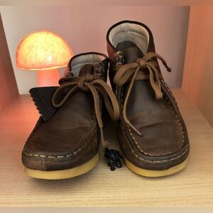 KIDS ORIGINAL CLARKS WALLABEE TAN BROWN WAXED LEATHER BOOTS, size 13